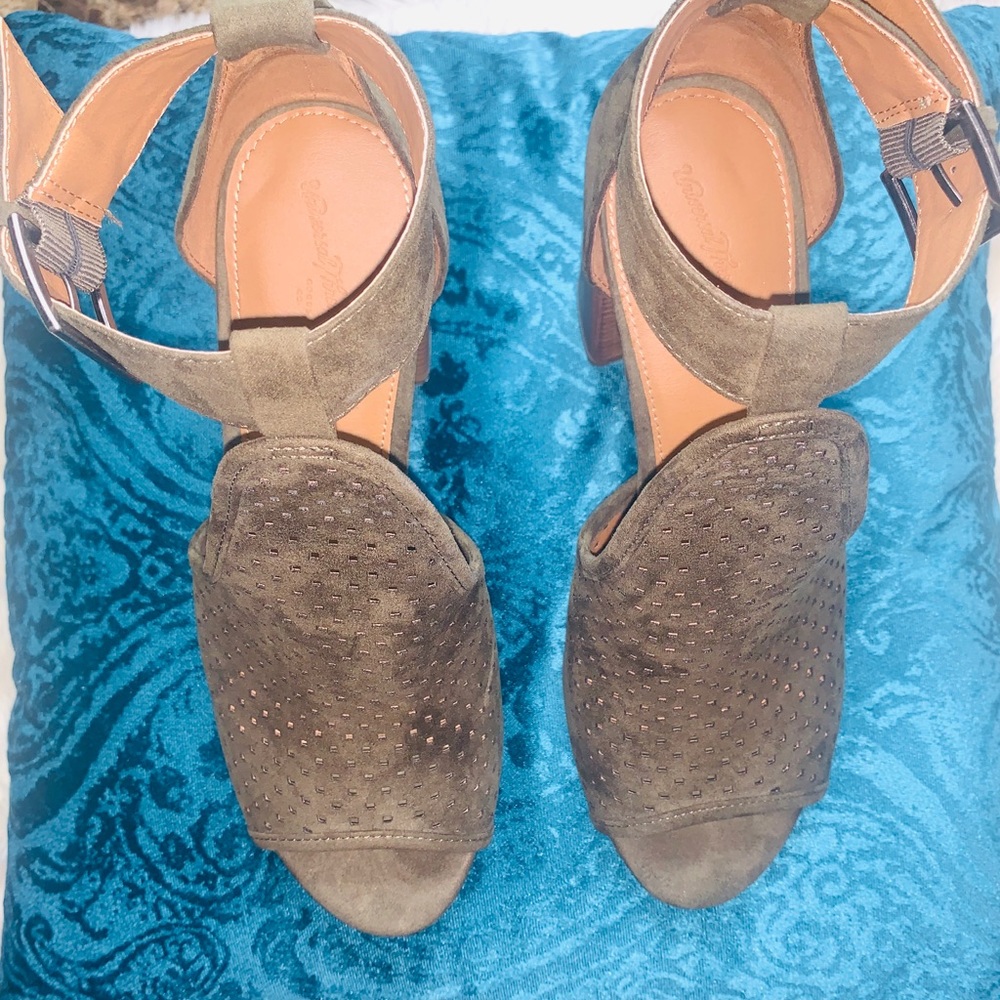 Open toe green high hill